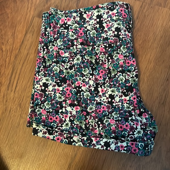 American Eagle shorts - Picture 2 of 4